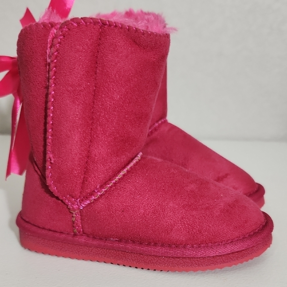 Lamo Apres Boots Size 10 Toddlers Pink Suede Ankle Fuzzy Spot On Upper See Pic